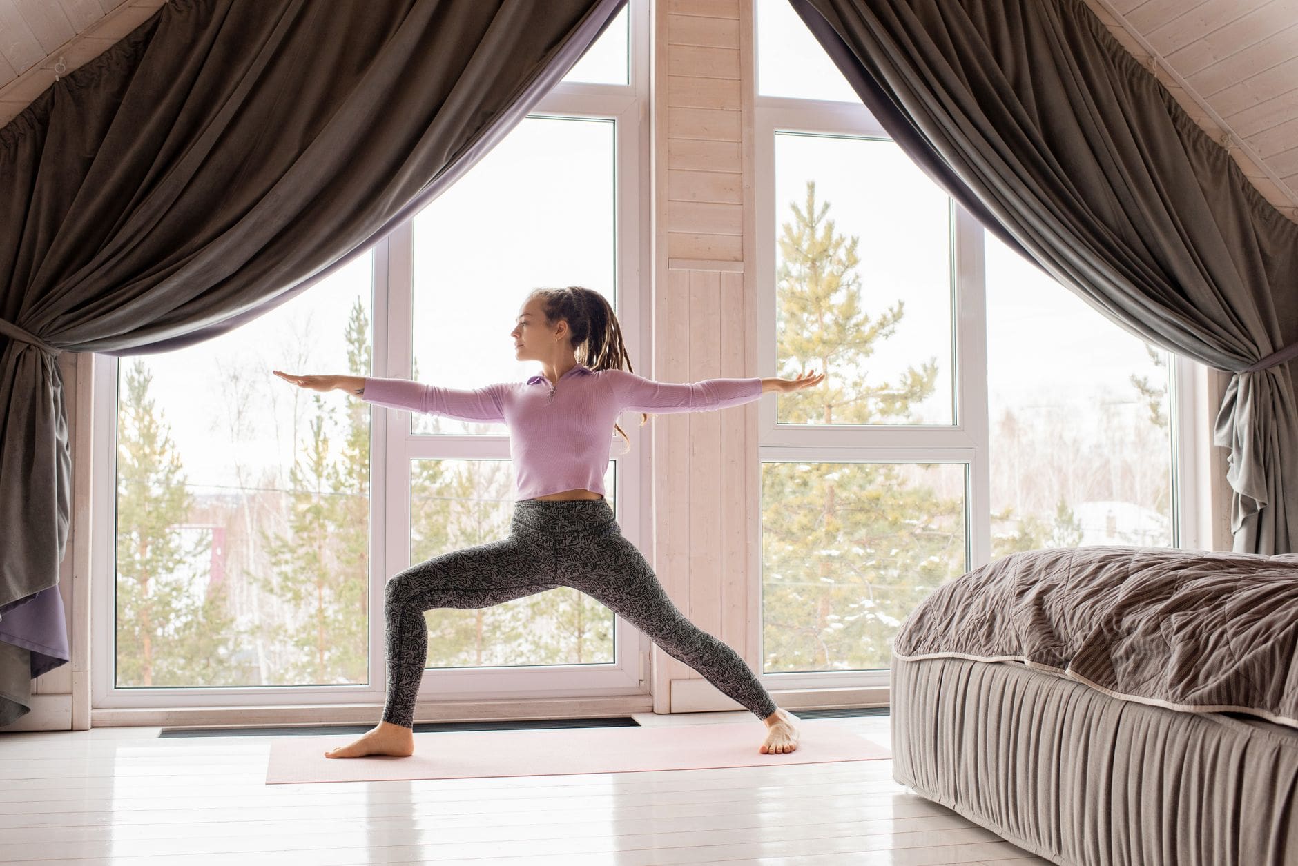 personne yoga maison